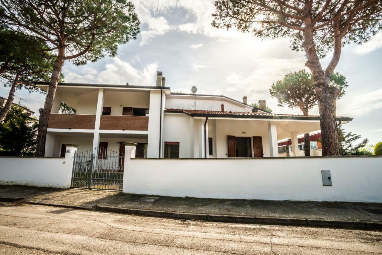 Agenzia Vear - Lido Di Volano Exteriör bild