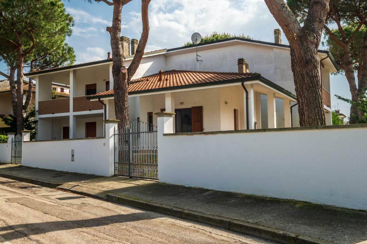 Agenzia Vear - Lido Di Volano Exteriör bild